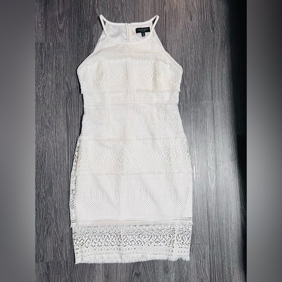 Beautiful knit dress brand:: Laundry by Shelli Segal size: 10, white color - Picture 1 of 8